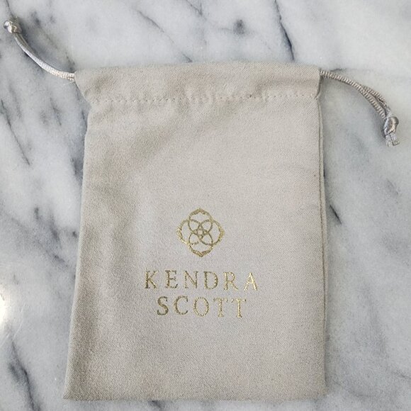 NWT Kendra Scott IVY Set Of 3 Rings Stack Rings size 7 White Stone Mix - Picture 5 of 5